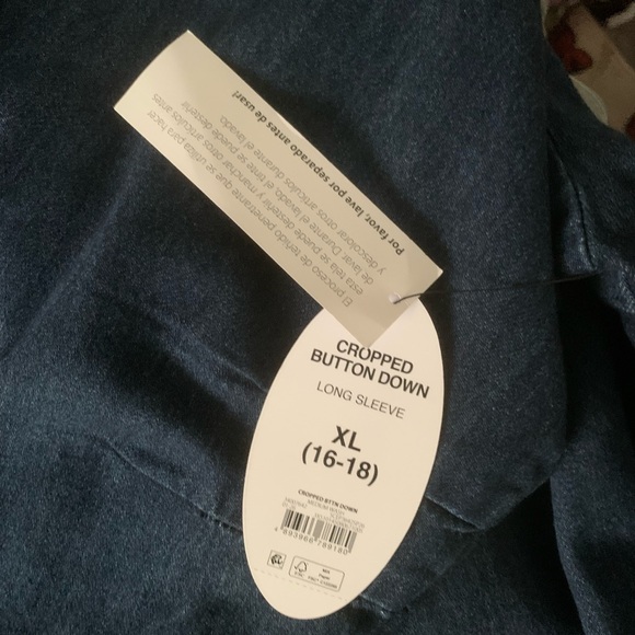 NWT Women's Cropped button down long sleeve Denim Jacket - Picture 8 of 9